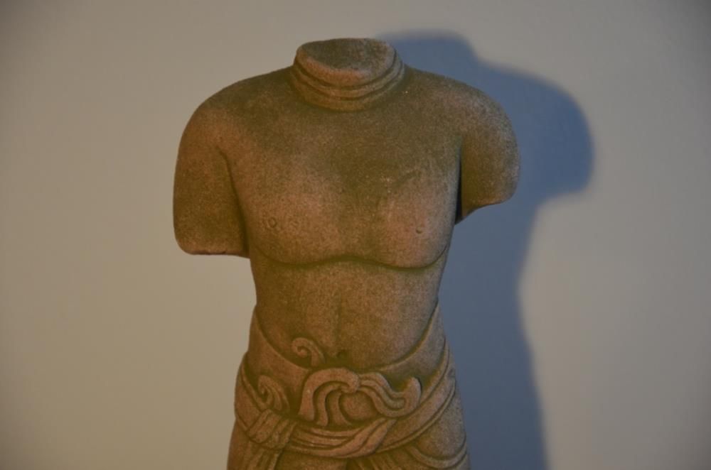 Torso Homem – Angkor (Cambodja) – Estatueta em pó de pedra