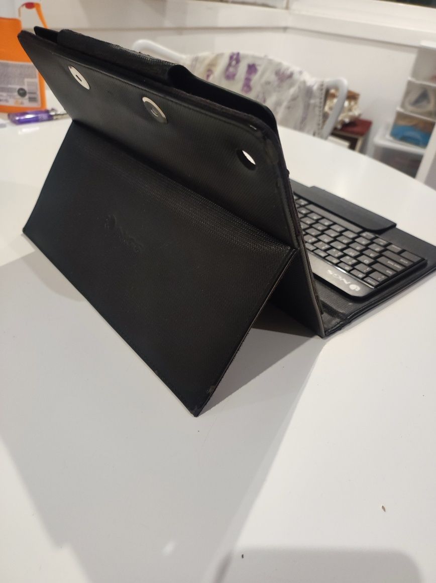 Capa para iPad com teclado e stand