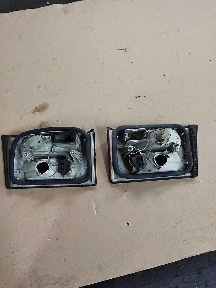 Stare zabytkowe lampy tył BMW E34