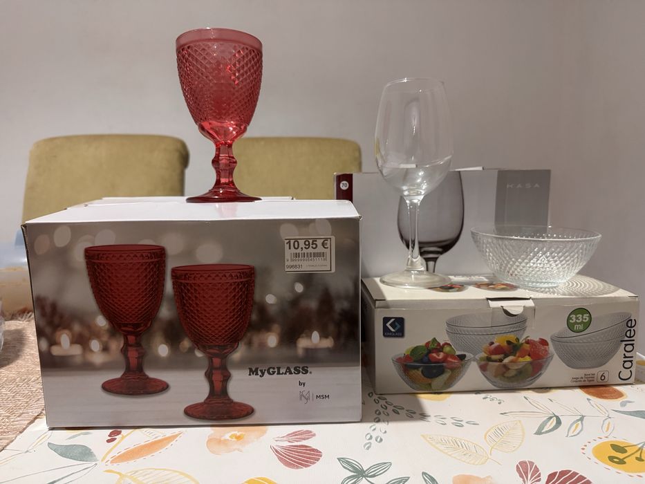 Conjunto de taças e tigelas
