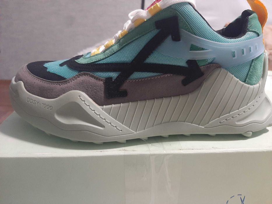 Кросівки off-white