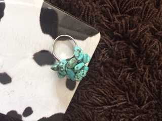 anel com pedras azul turquesa