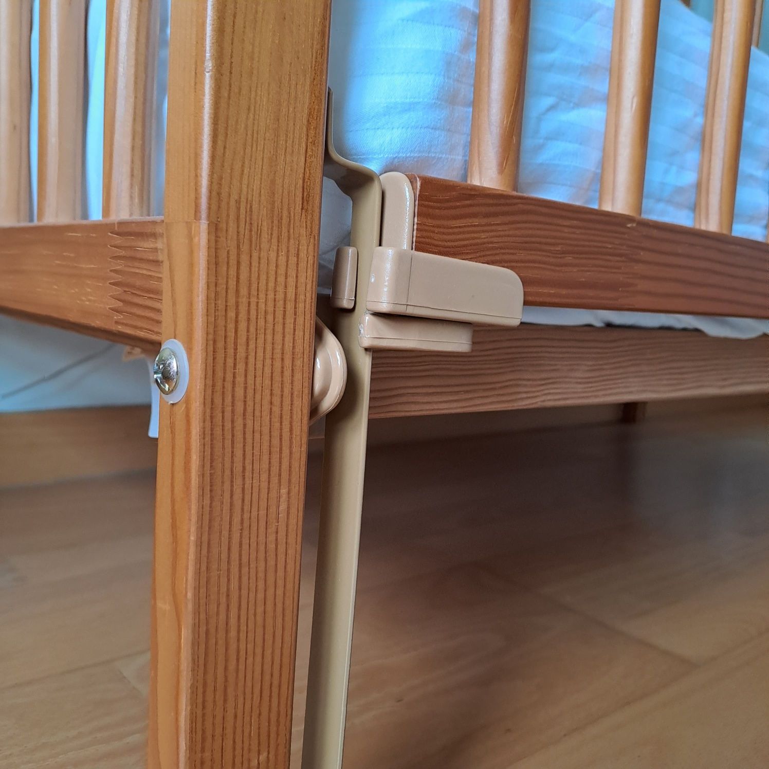 Cama bebé em pinho com colchão