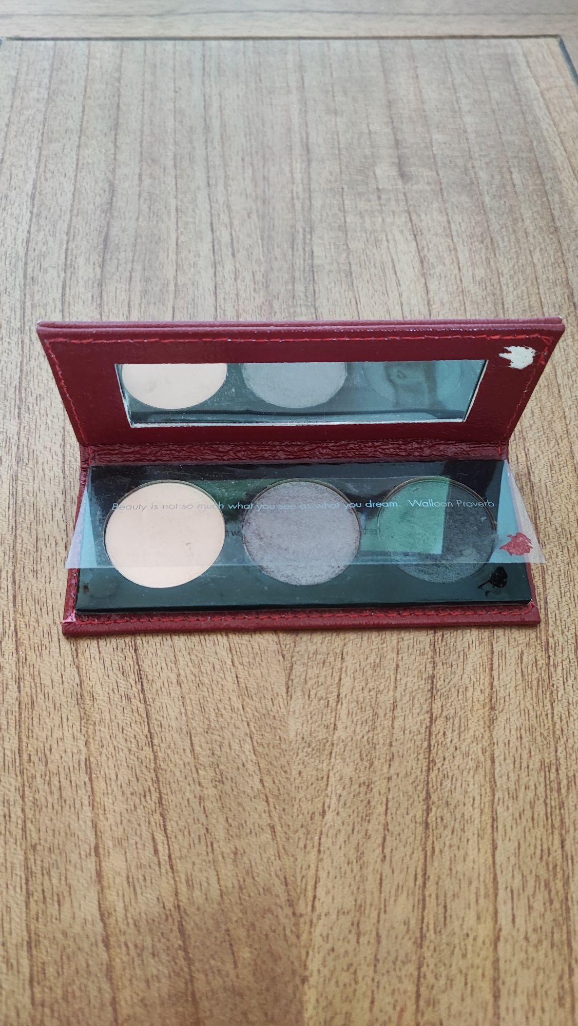 Stila oryginalna paletka cieni do powiek idealna do smokey eye