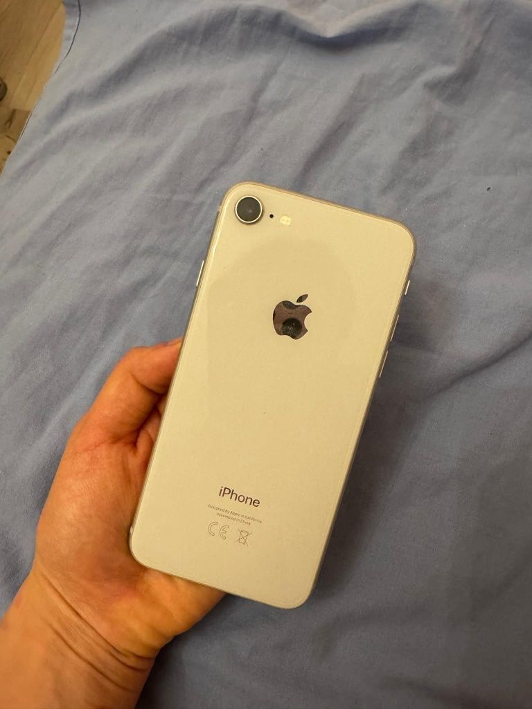 Sprzedam iPhone 8