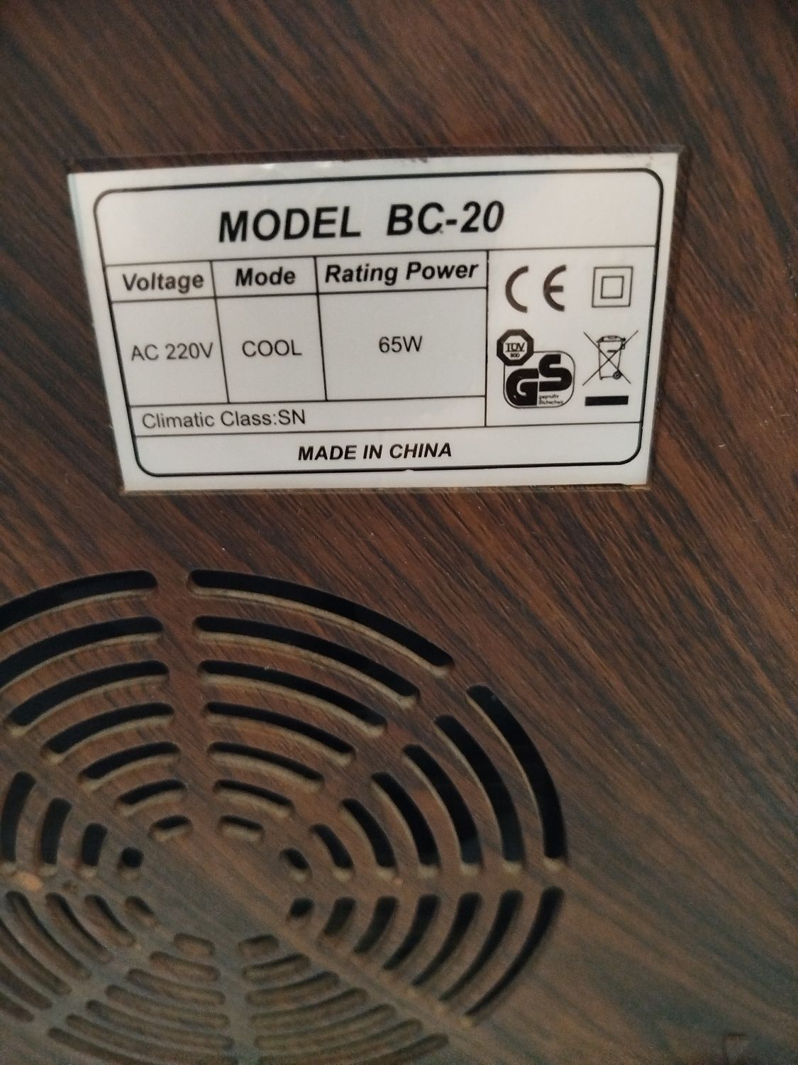 Refrigerador de vinhos termoelétrico