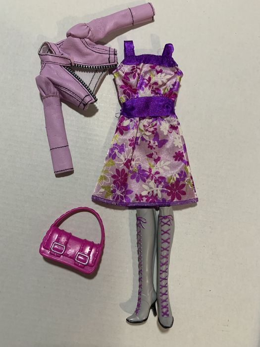 Аутфіти для ляльок Барбі