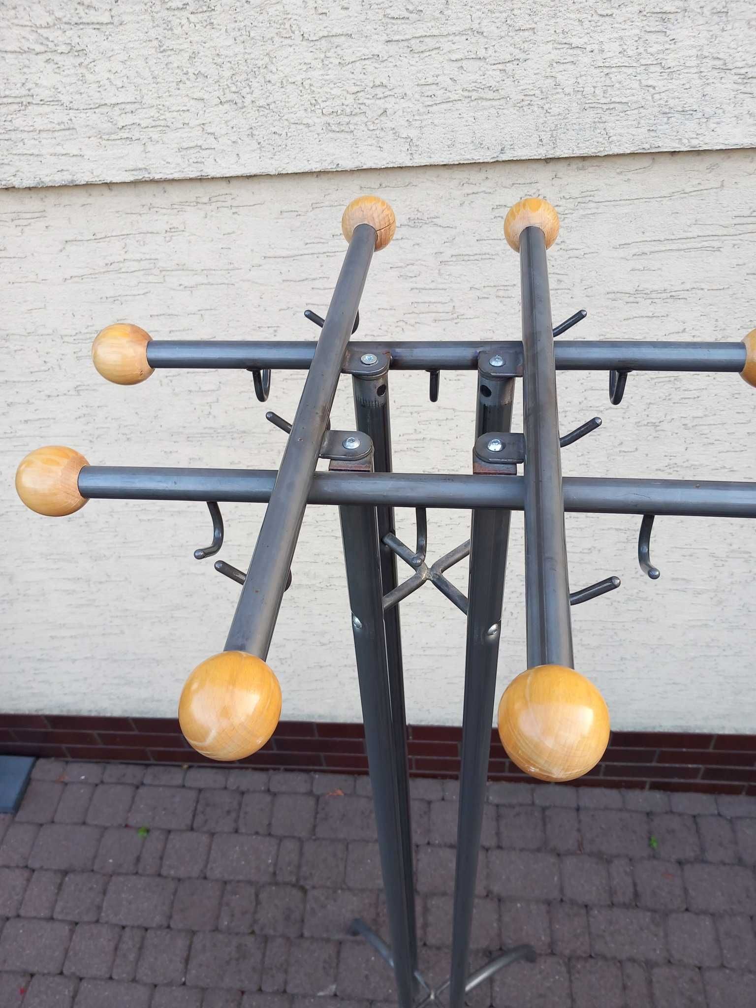 Wieszak metalowy 16 wieszaków