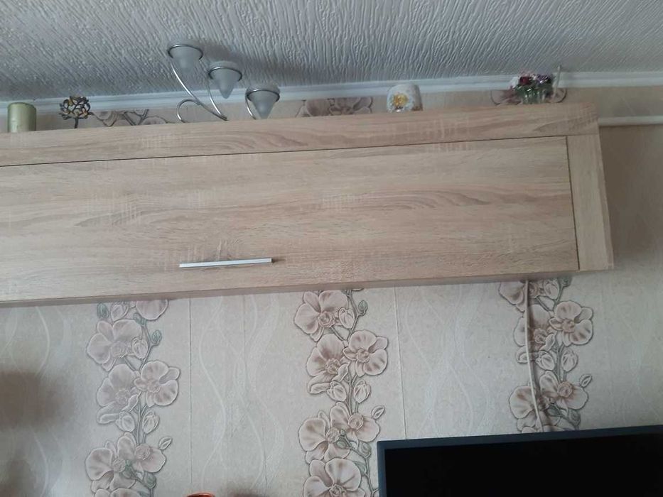 Półja wisząca  zmykana w bardzo dobrym stanie