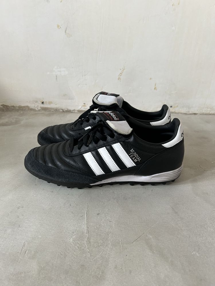 Копочки / сороконожки Adidas Mundial
