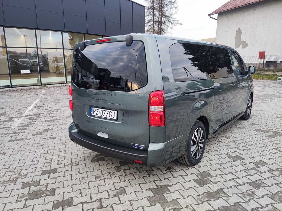 Wynajem Busa 8 i 9 osobowego Peugeot Traveller Automat, Nowy
