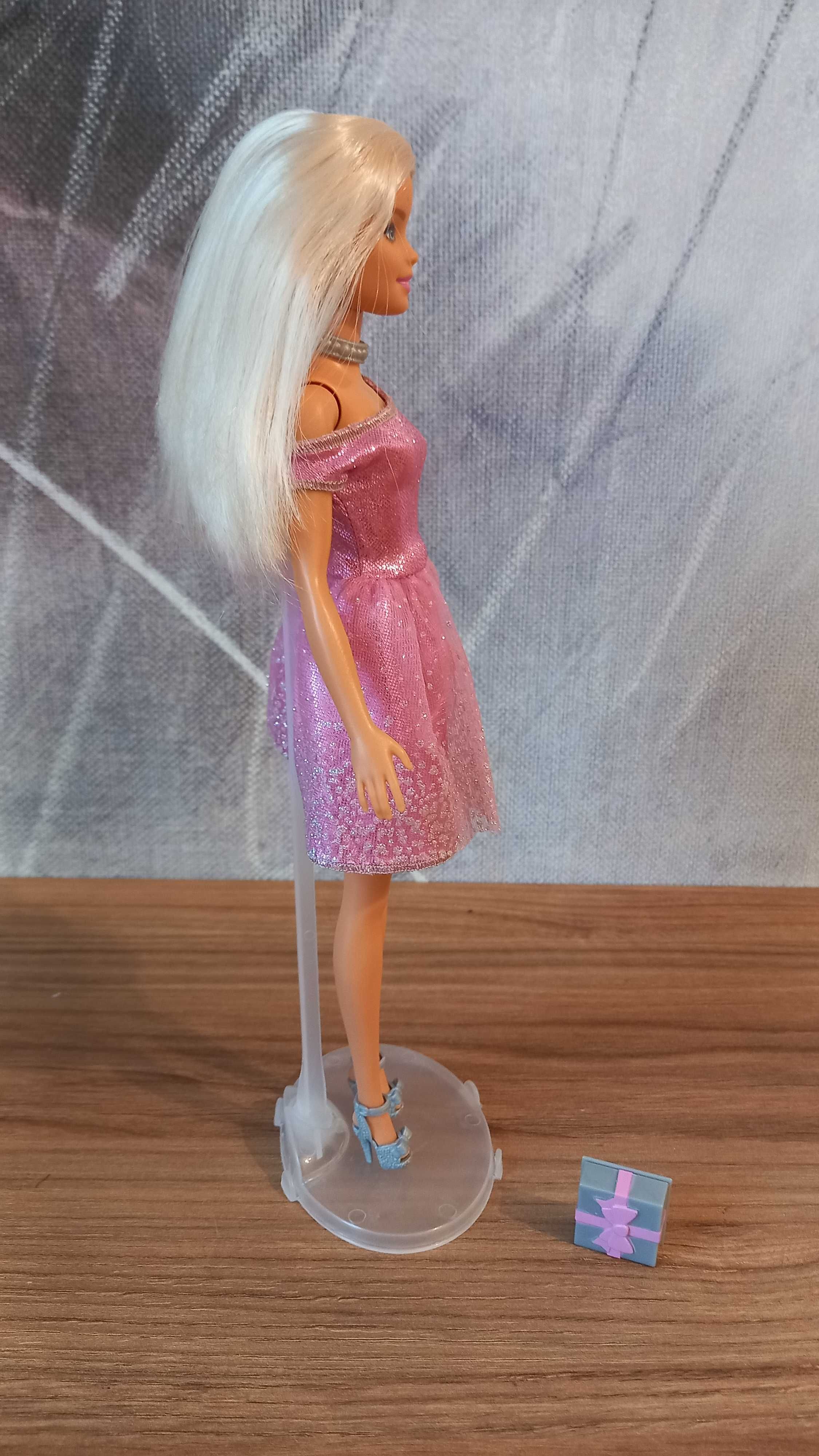 Barbie urodzinowa z prezentem