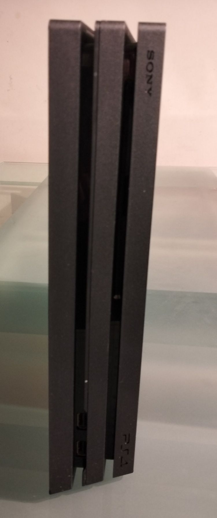 Ps4 Pro com comando, camera e 2 jogos