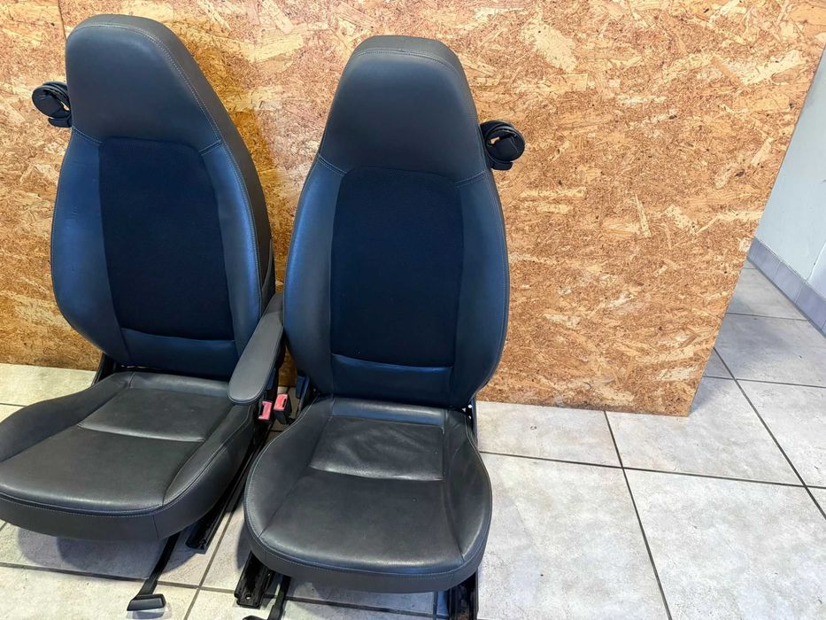 Bancos em pele com apoio de braço smart fortwo 451