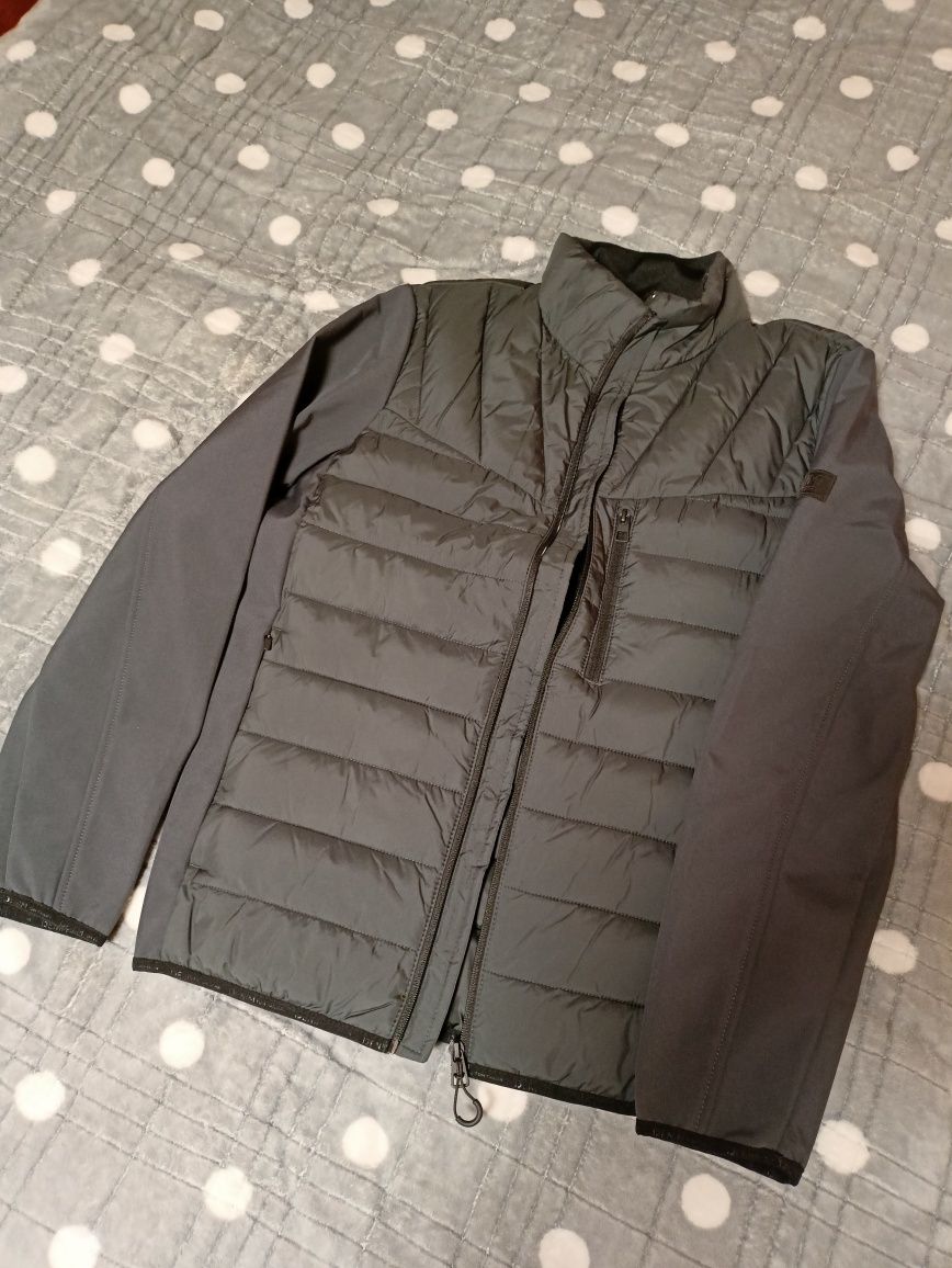 Мужская куртка ветровка Tom Tailor оригинал софт шел
мужская цвет сер