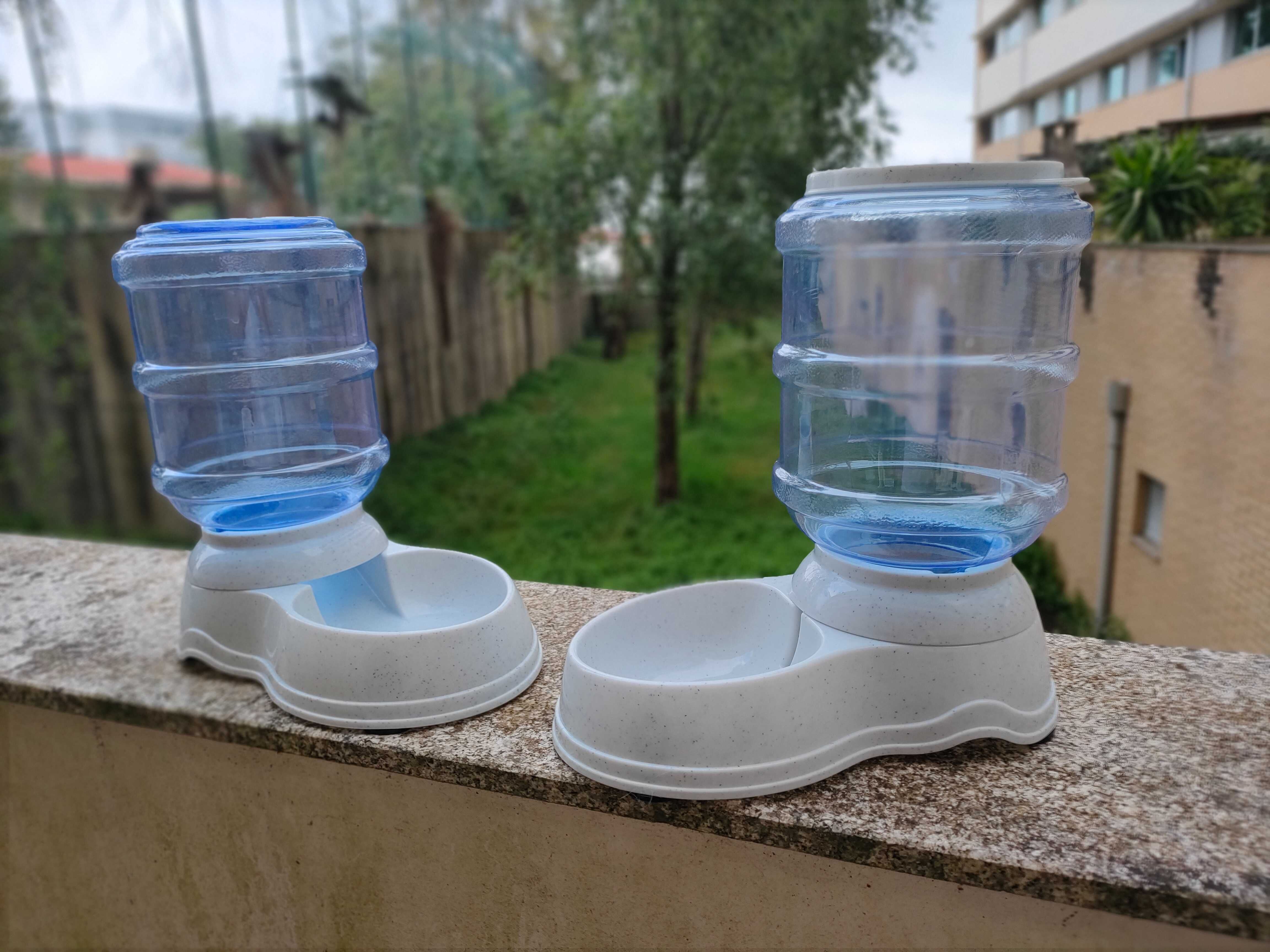 Dispensador de comida para animais (como novo)