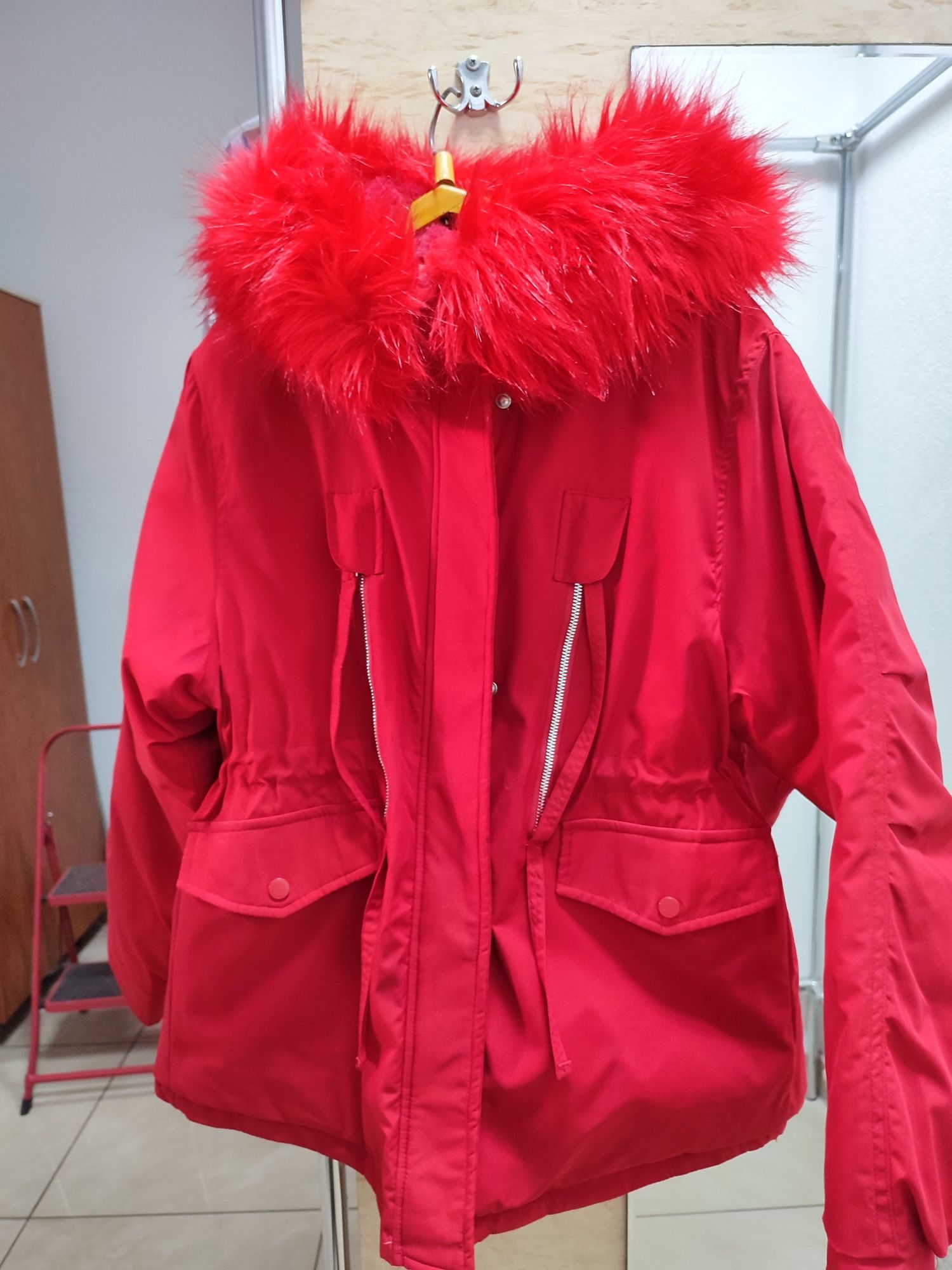 Продам  парку зимню
