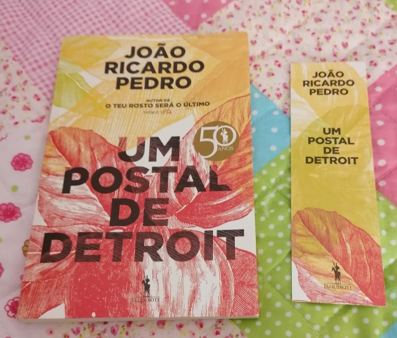 Livro "Um postal de Detroit"