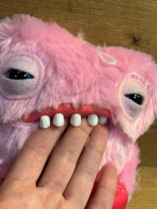 Fuggler - Zubasty pluszak w ksztatcie wrochatego różowego serca