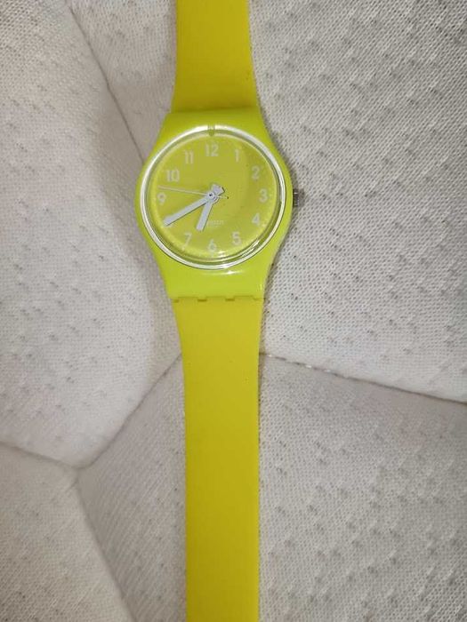 Relógio swatch amarelo de 2 voltas