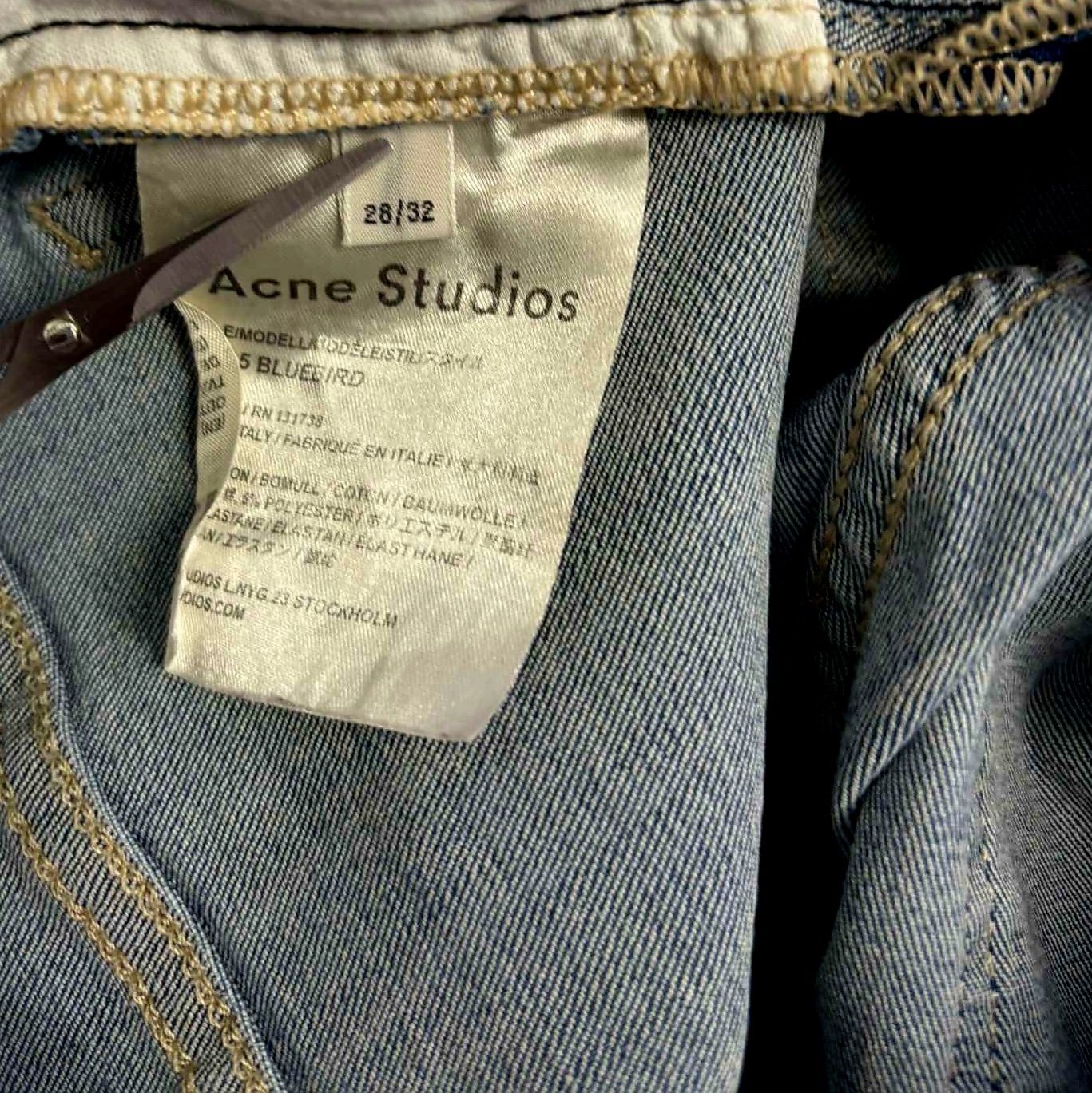 Acne Studios spodnie jeansowe damskie 28/32 skin 5
rozmiar 28/32
Kolor