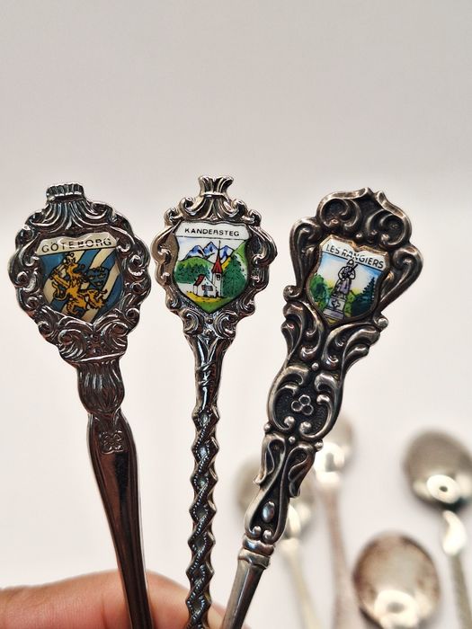 Zestaw łyżeczek 8szt z różnymi herbami