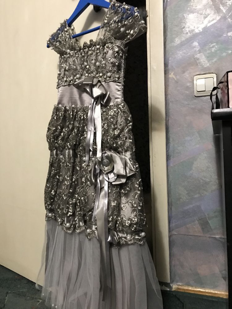 Красивое нарядное платье