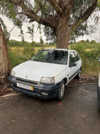 Clio 1.9D inteiro para peças ou recuperação