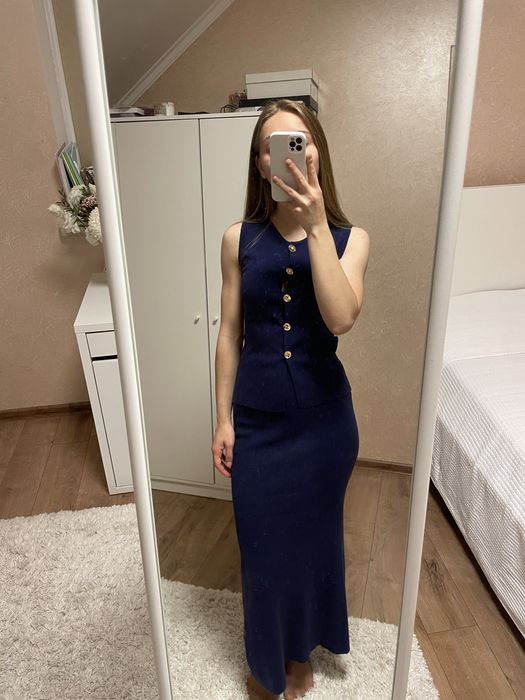 Костюм желетка, спідниця на гудзиках синя, розмір s, міді, приталена