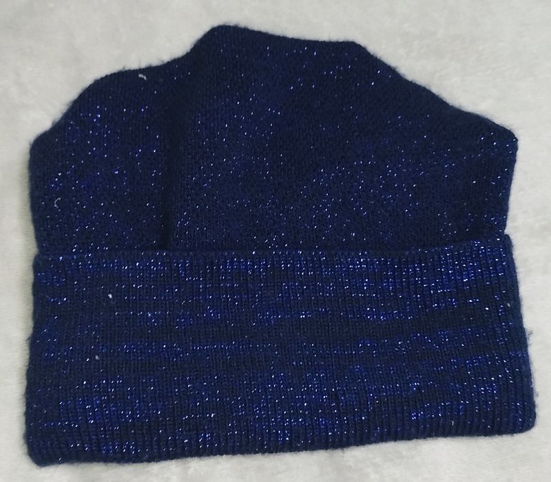 Темно-синя в'язана шапка біні з люрексом