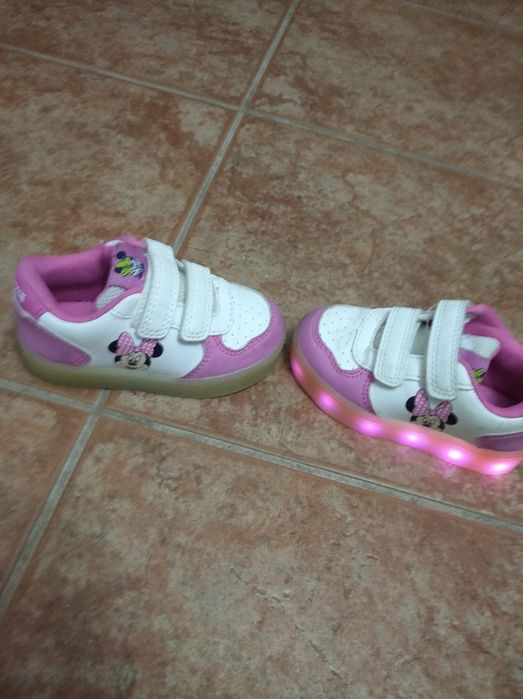 Sapatilhas com luzes da Zippy tamanho 21