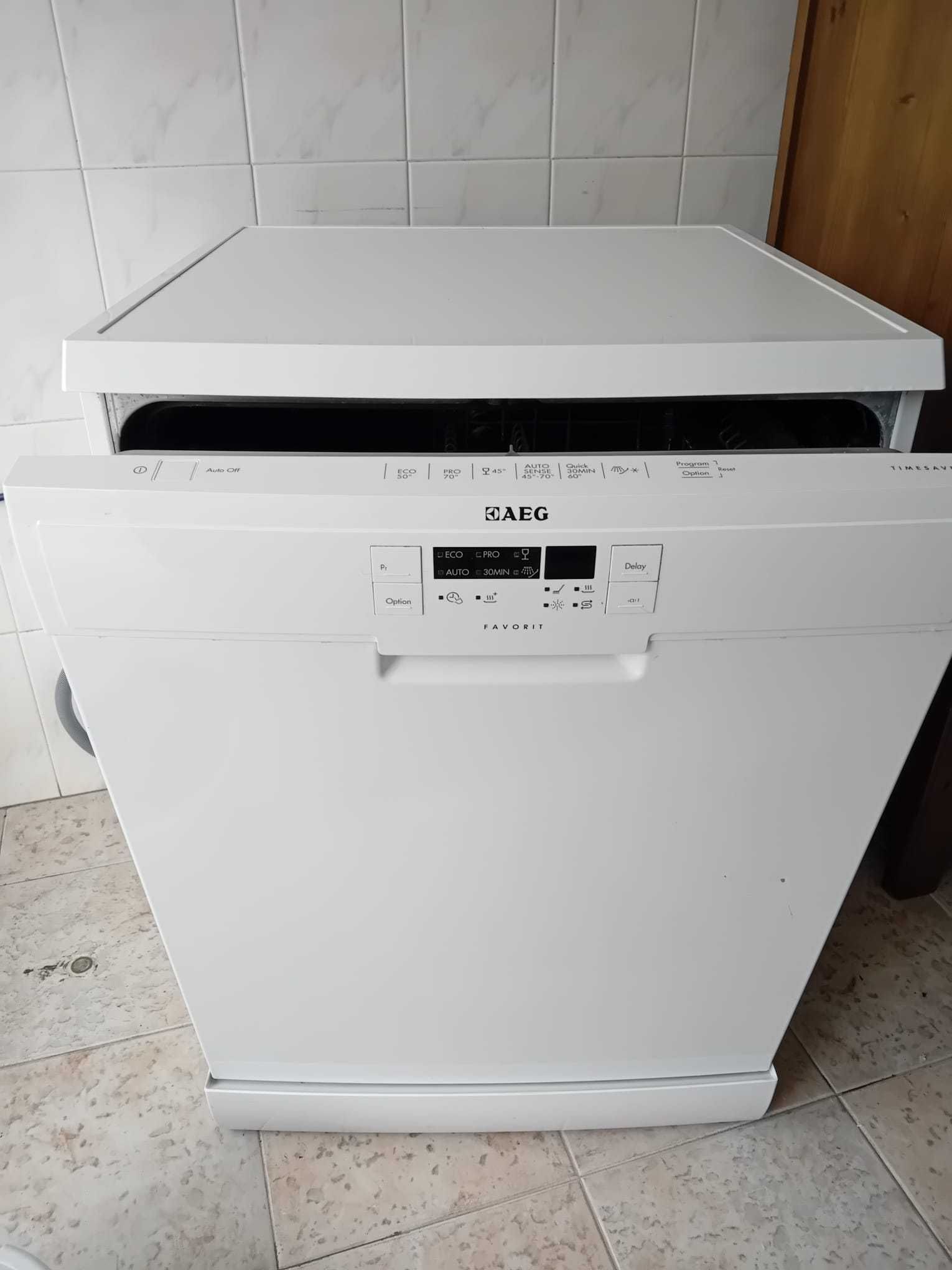 Maquina loiça AEG