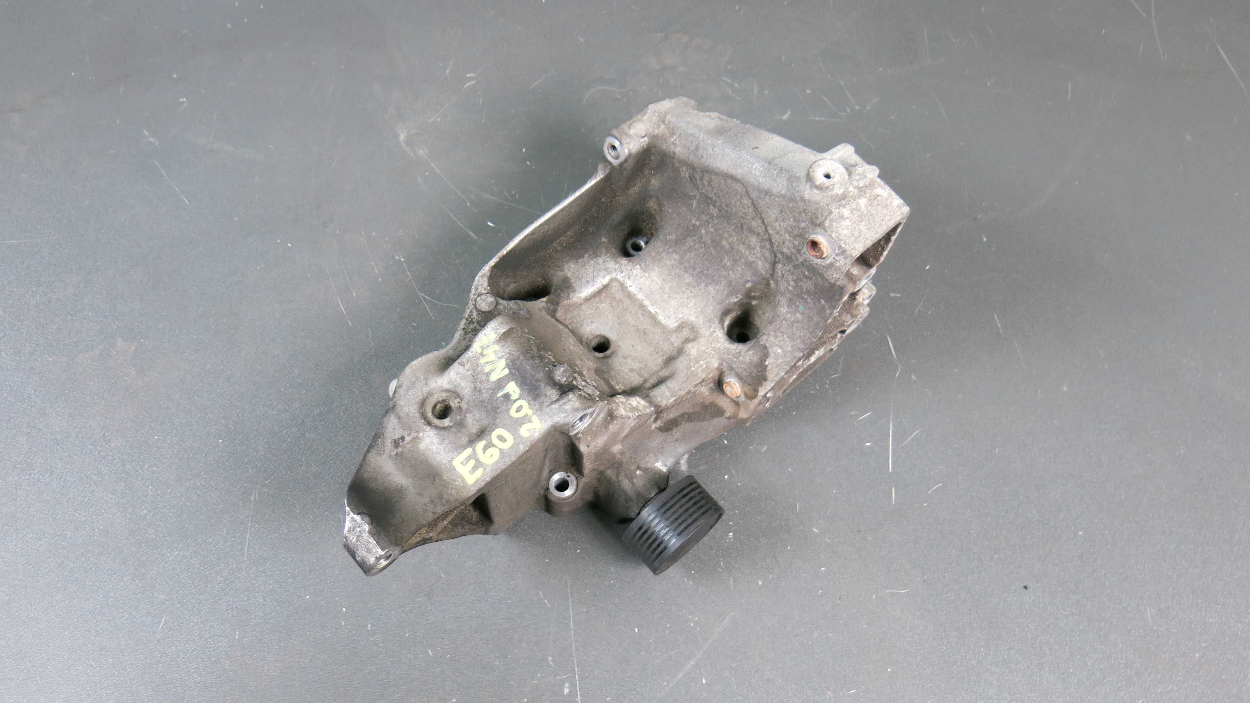 BMW E60 E61 łapa wspornik alternatora rolka 2.0d N47