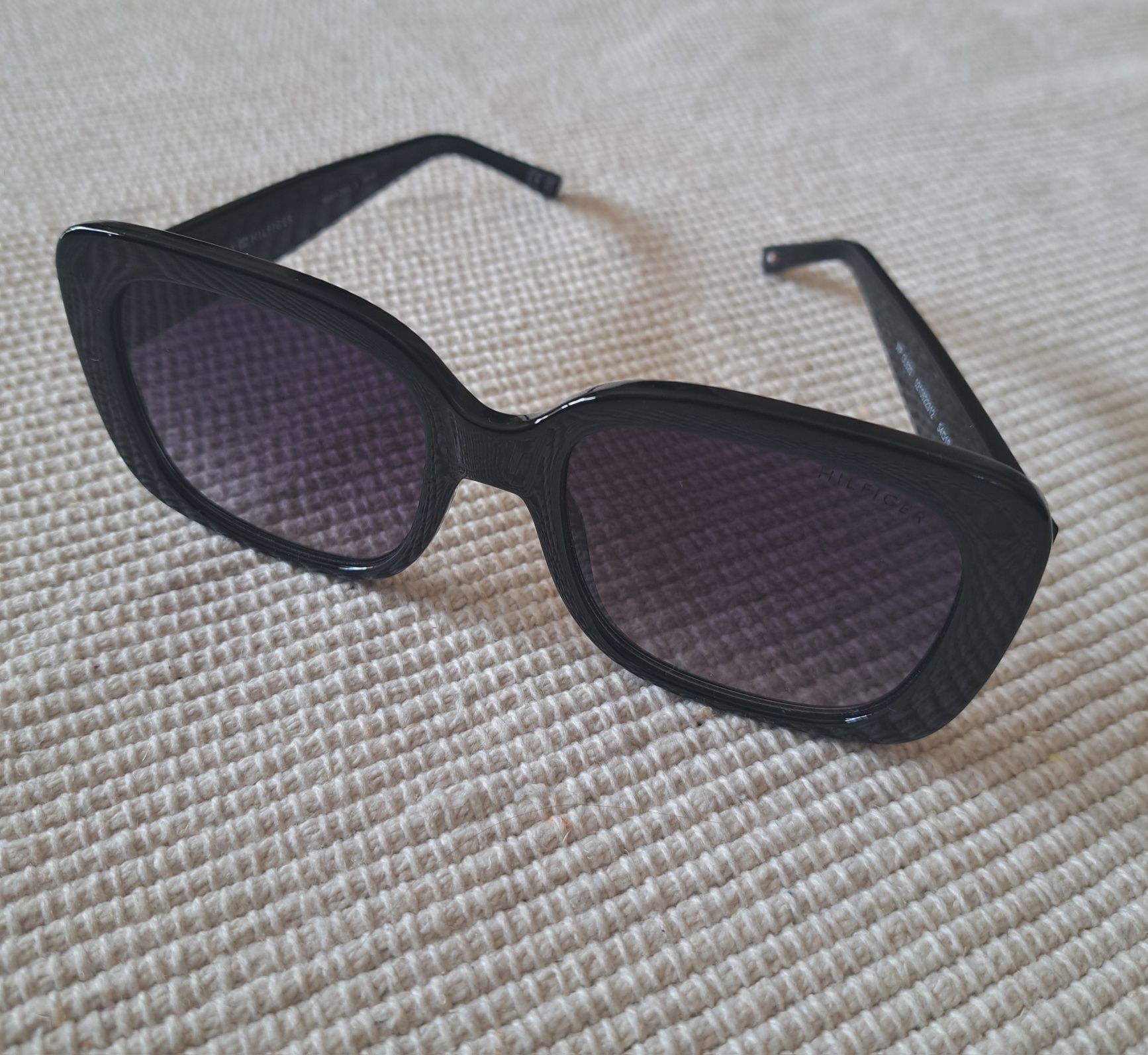 Okulary przeciwsłoneczne Tommy Hilfiger