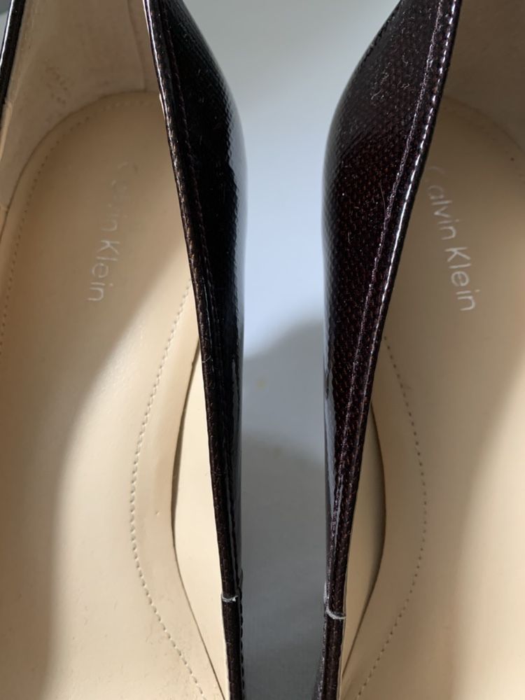 Szpilki lakierki Peep Toe Calvin Klein
