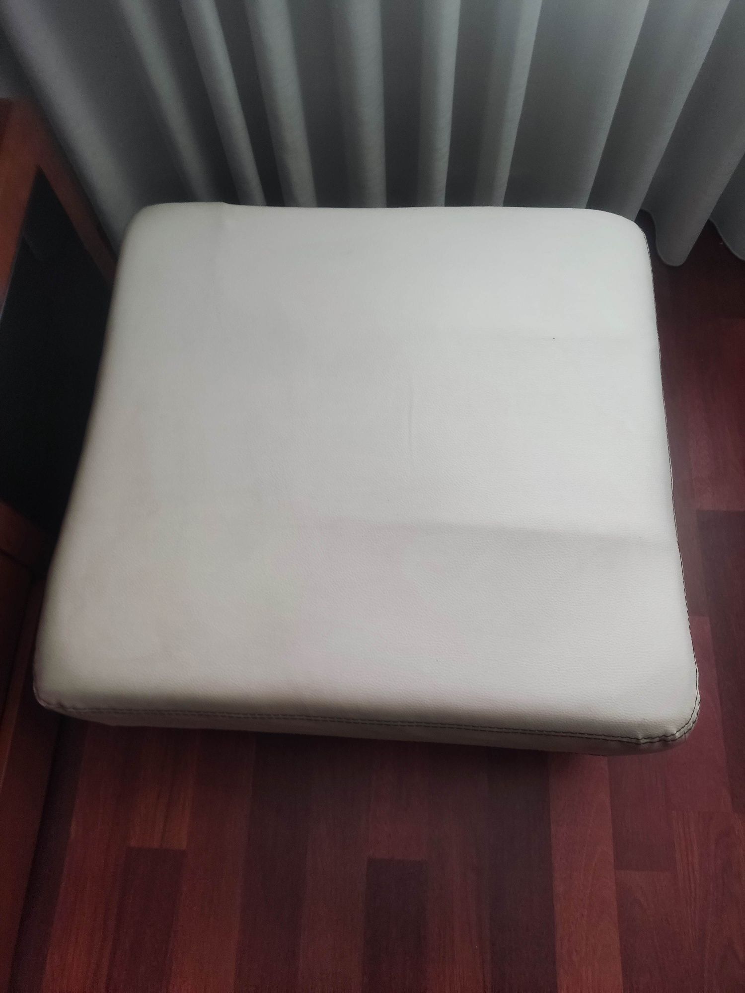 Puff branco 75*75