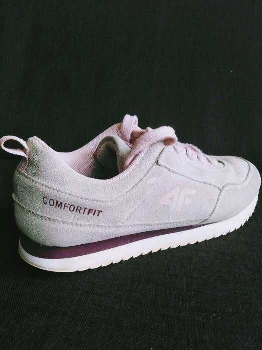 4F. Buty damskie.