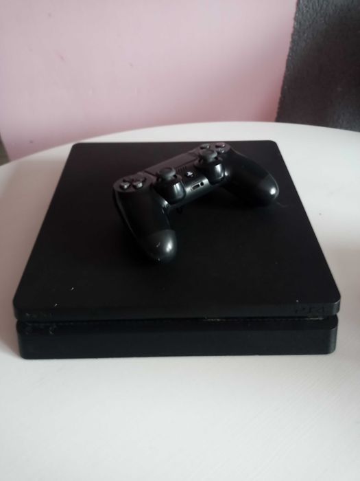 konsola ps4 + pad