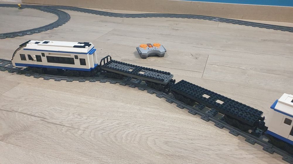 Потяг LEGO City  «Пасажирський поїзд»