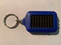 Breloczek granatowy brelok latarka z baterią słoneczną solarną