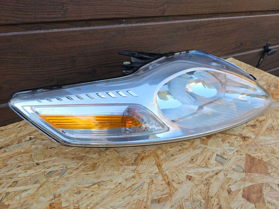 Reflektor Lampa przednia prawa prawy przód Ford Mondeo Mk4 przedlift
