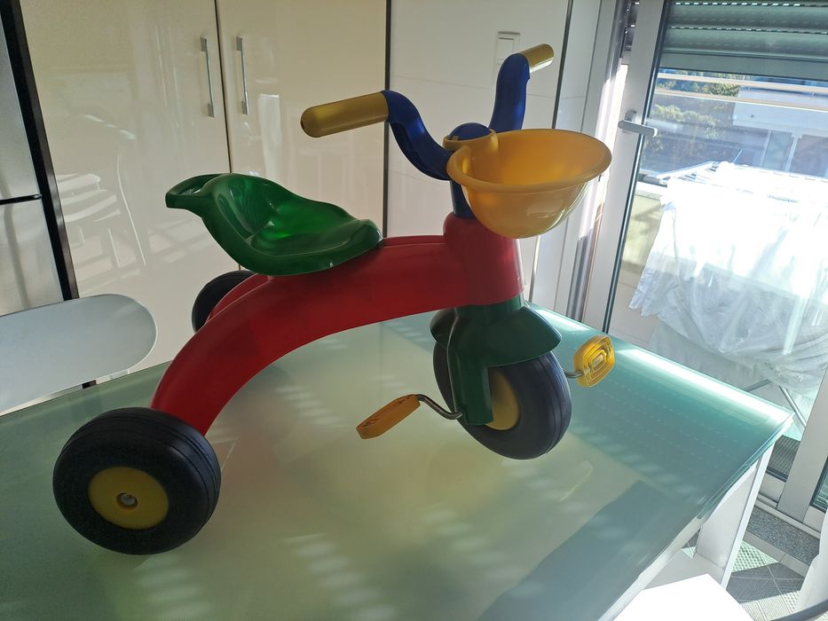 Triciclo criança como novo. Pouco uso.