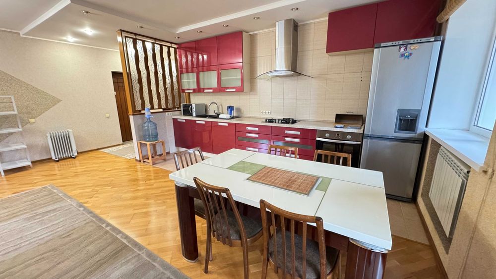 Простора 4 кім. кв, поряд зелена зона, вул. Грушевського, 12! Вишгород