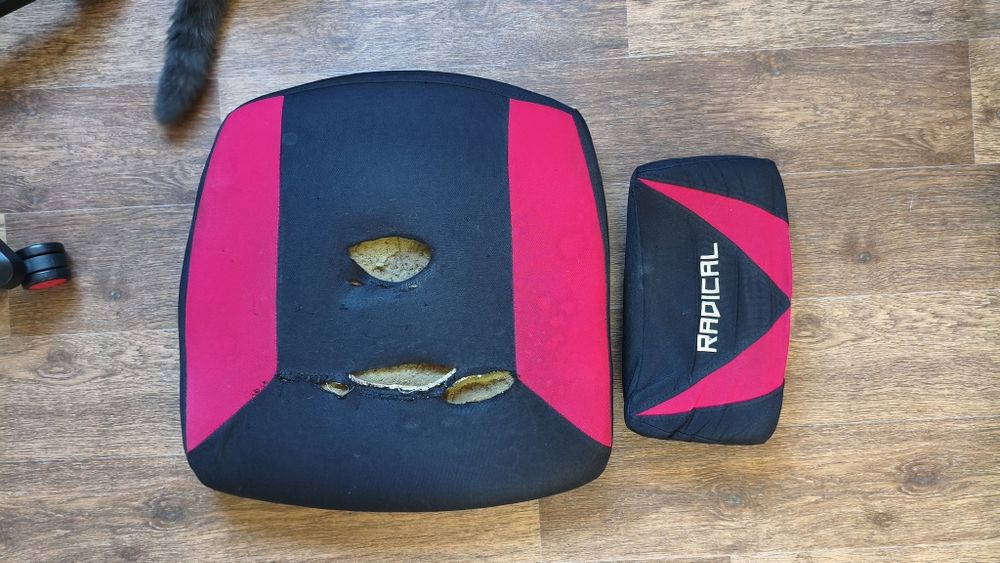 Крісло комп'ютерне VR Raser на запчастини або відновлення.