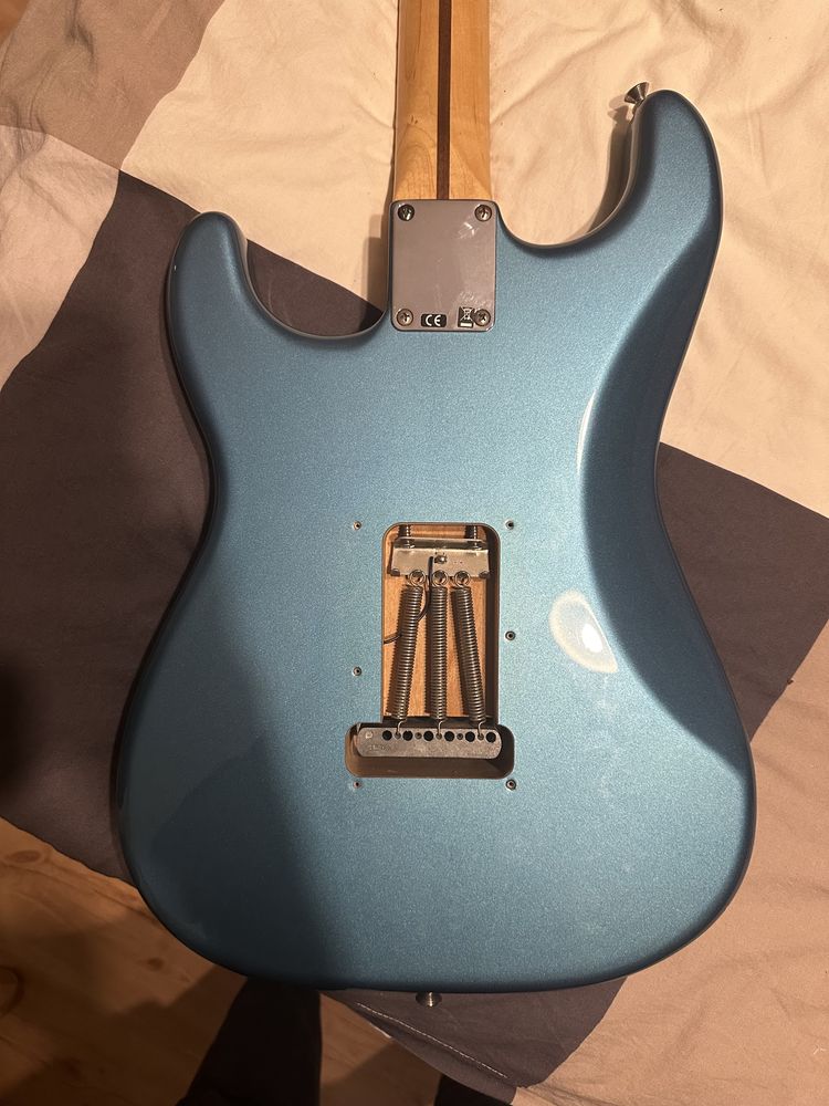 Strat Lake Placid niebieski Fender