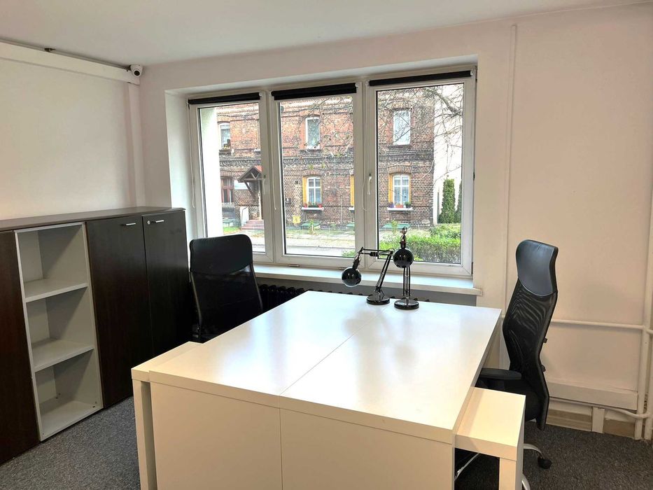 Oddzielne biuro serwisowane w Katowicach na parterze /parking/kuchnia