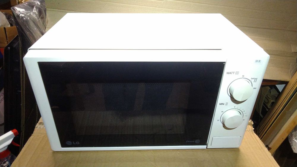Микроволновка (СВЧ) LG MS2022D (новая тарелка и ролики)