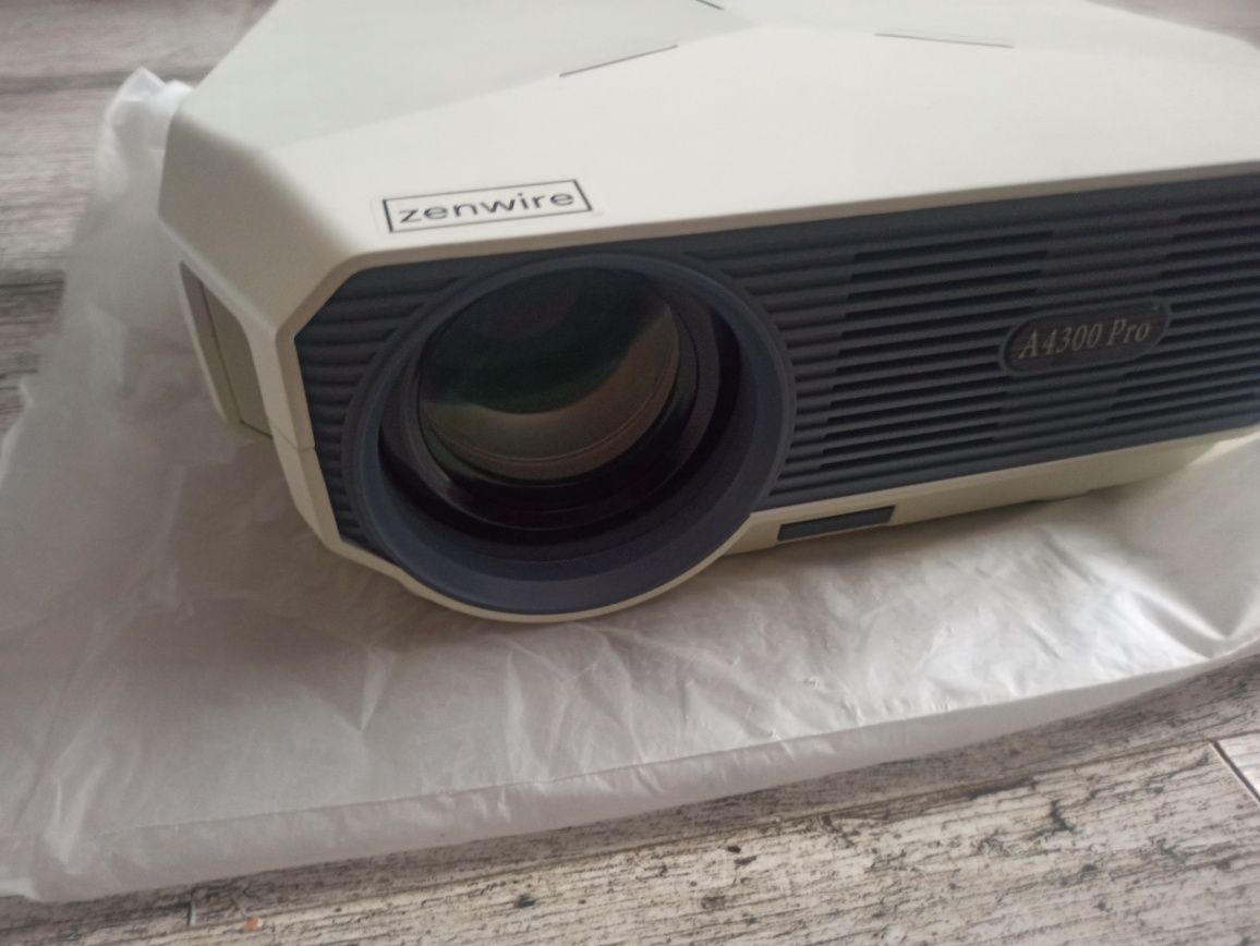 Zestaw projektor Zenwire A4300 Pro  Full HD 1080p WiFi Android + Ekran