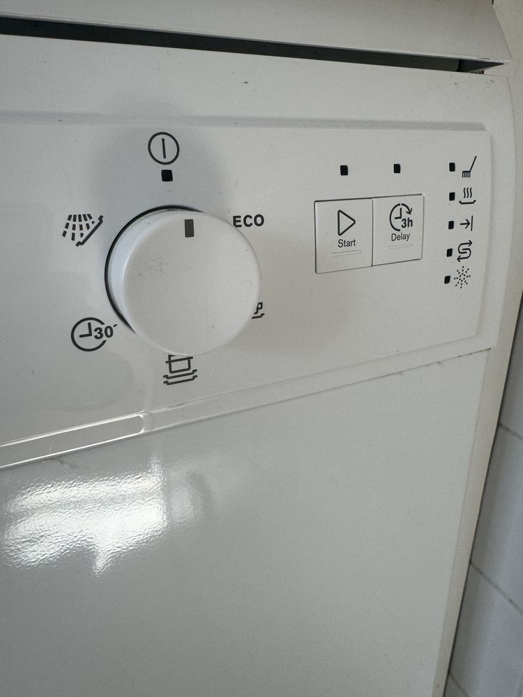 Máquina de lavar loiça Electrolux ESF6200LOW