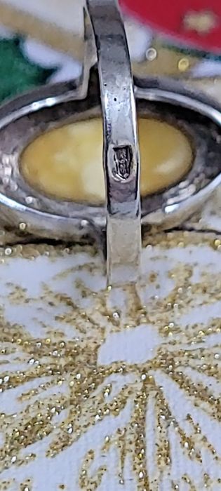 Srebrny pierścionek 925 z żółtym bursztynem